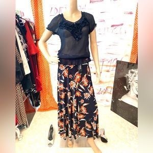 124  summer long floral skirt size S